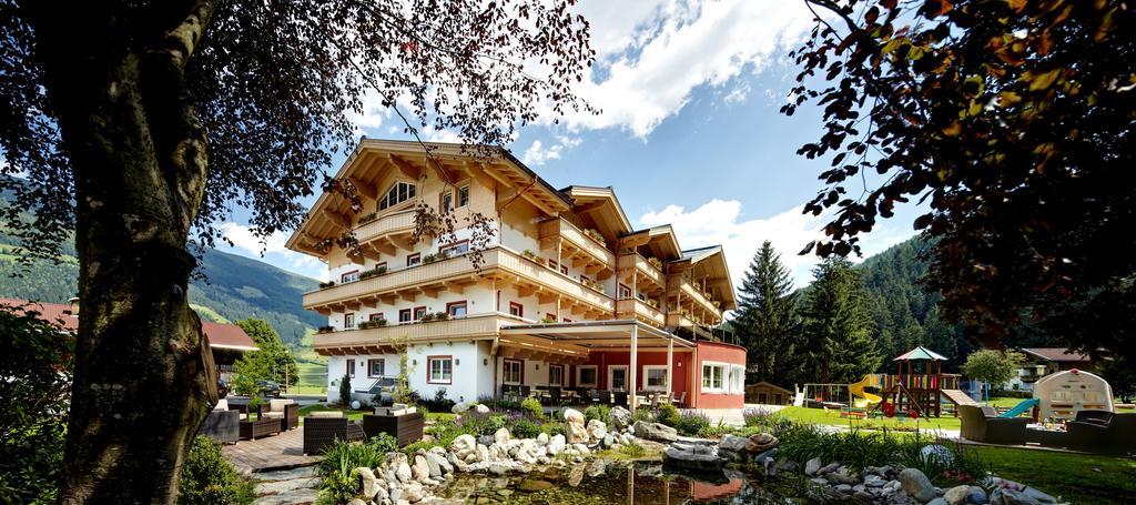 Hotel Grundlhof Брамберг ам Вилдкогел Екстериор снимка