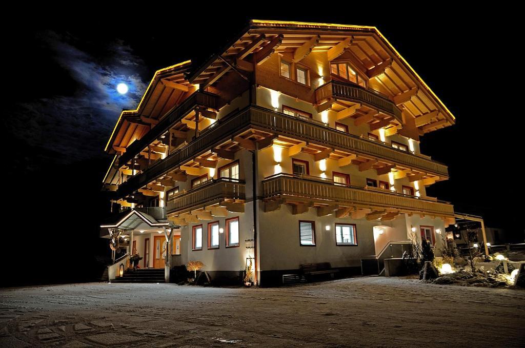 Hotel Grundlhof Брамберг ам Вилдкогел Екстериор снимка