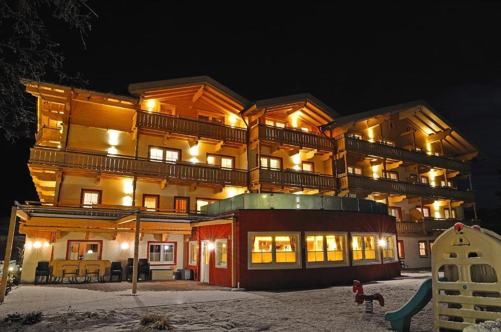 Hotel Grundlhof Брамберг ам Вилдкогел Екстериор снимка